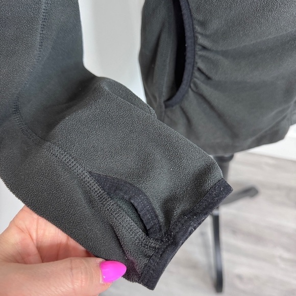 The North Face Black Fleece Women’s Zip Jacket (L) - Picture 6 of 9